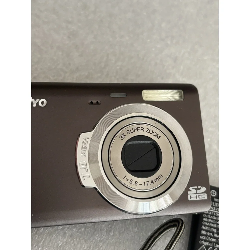 Sanyo VPC T700 7.0MP Digital Camera - Brown Tested With Battery. No Charger